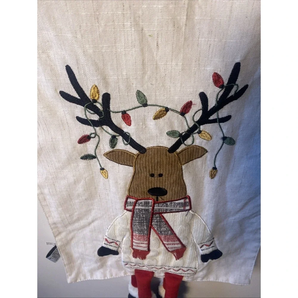 Nicole Miller Christmas Reindeer Table Runner 14